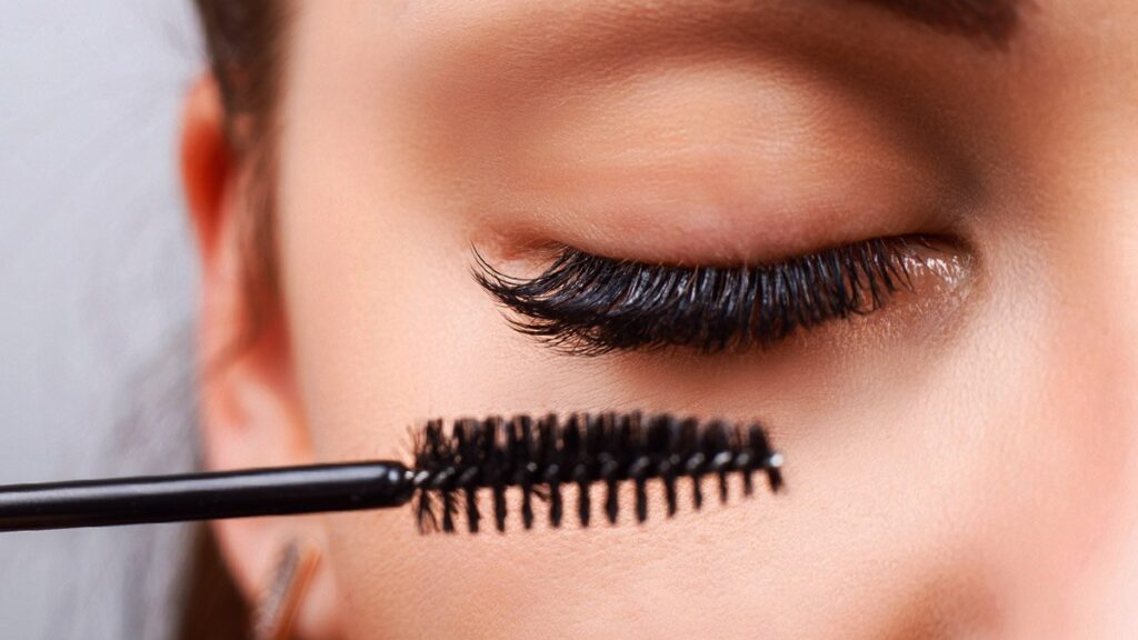 Ten smart tips to grow long eyelashes